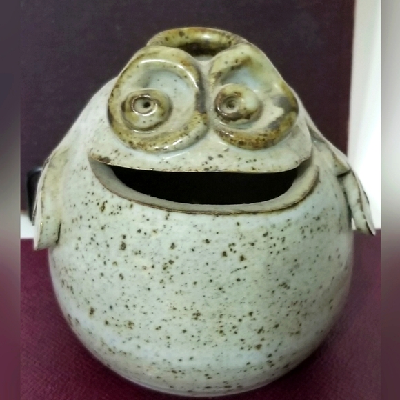 Art pottery "weirdo" bud vase - Picture 1 of 3